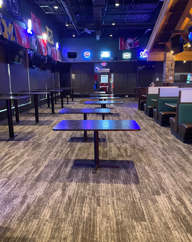 Commercial Carpet Cleaning – Sports Bar Dining Area