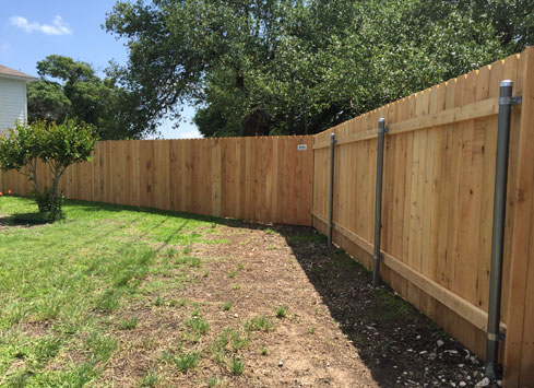 simple-backyard-fence-with-metal-fence-posts.jpg