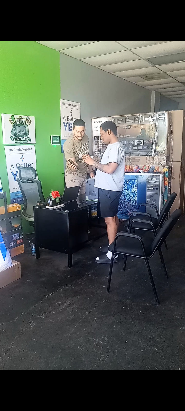 In-Store Customer Service at The HDTV Outlet Arlington