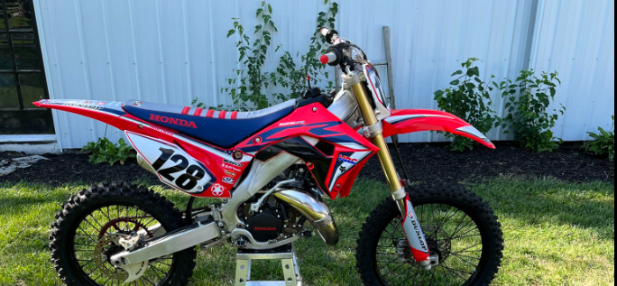 Honda CRF Motocross Dirt Bike – Number 128