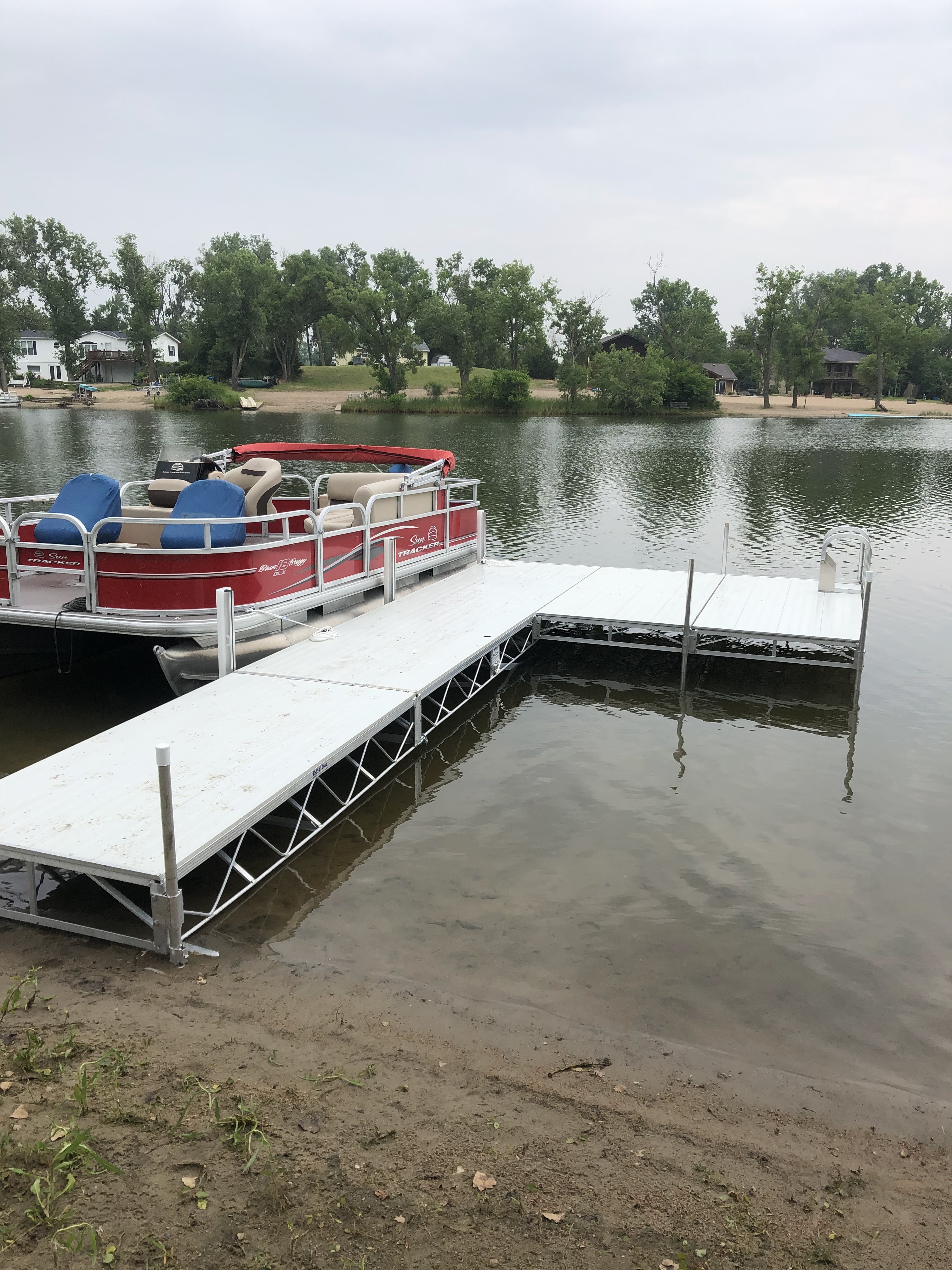 L-Shaped Aluminum Dock with Pontoon Boat