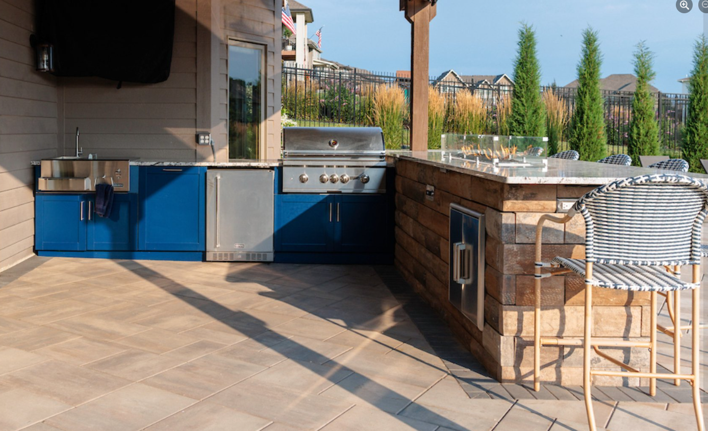 Custom Outdoor Kitchen & Patio Entertainment Space
