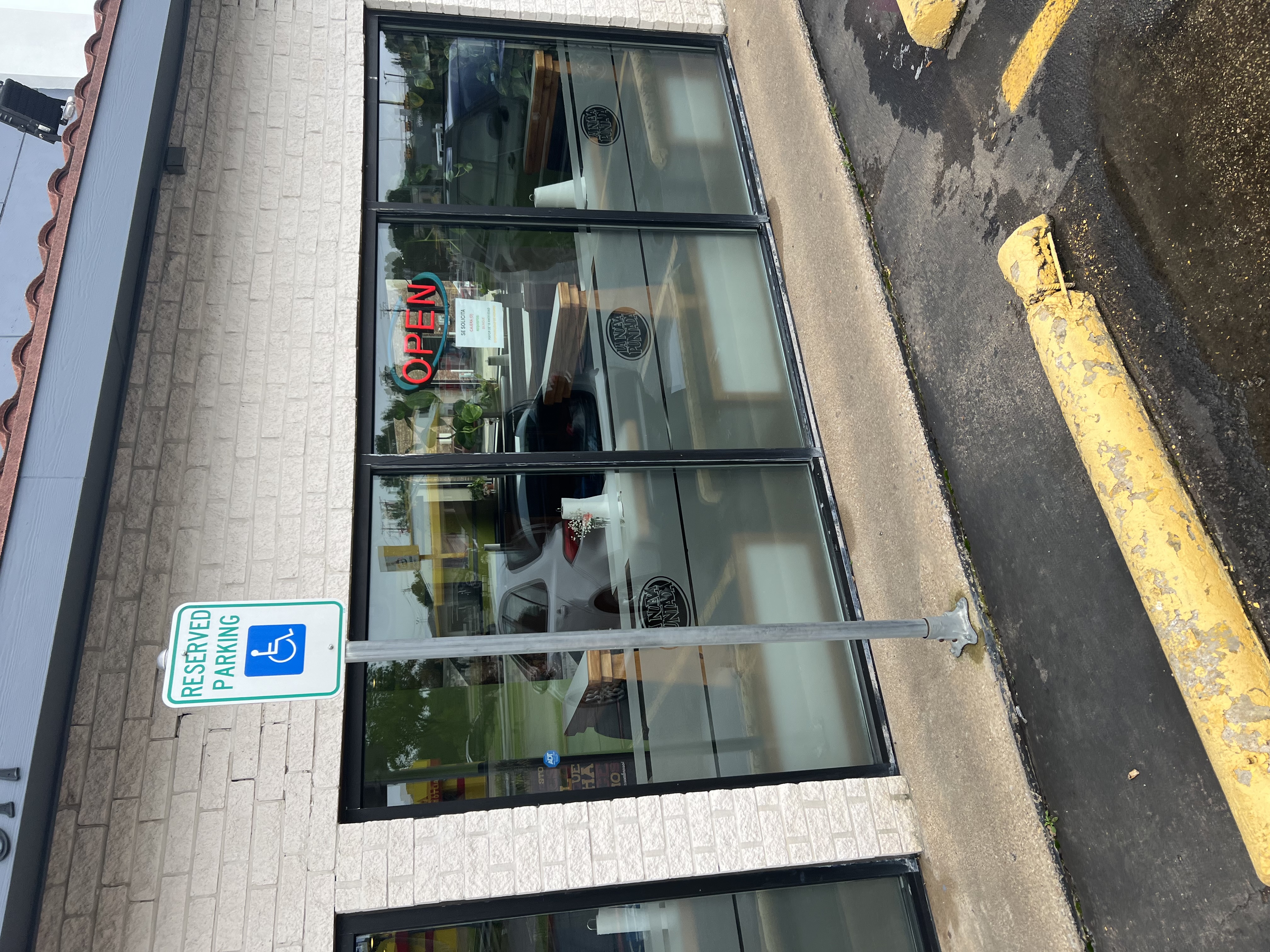 Commercial Storefront Window Cleaning