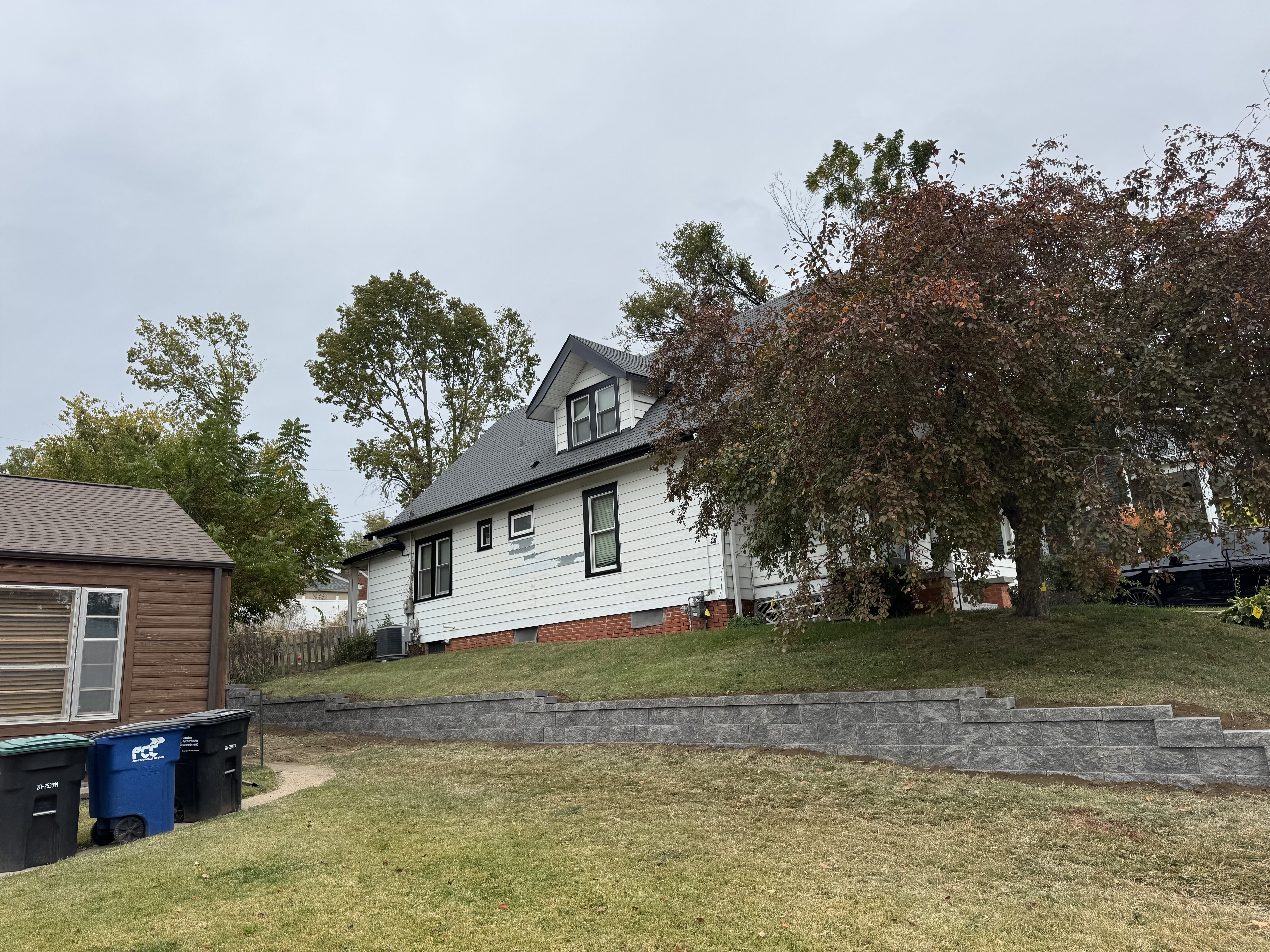 Block Retaining Wall – Residential Backyard Terracing