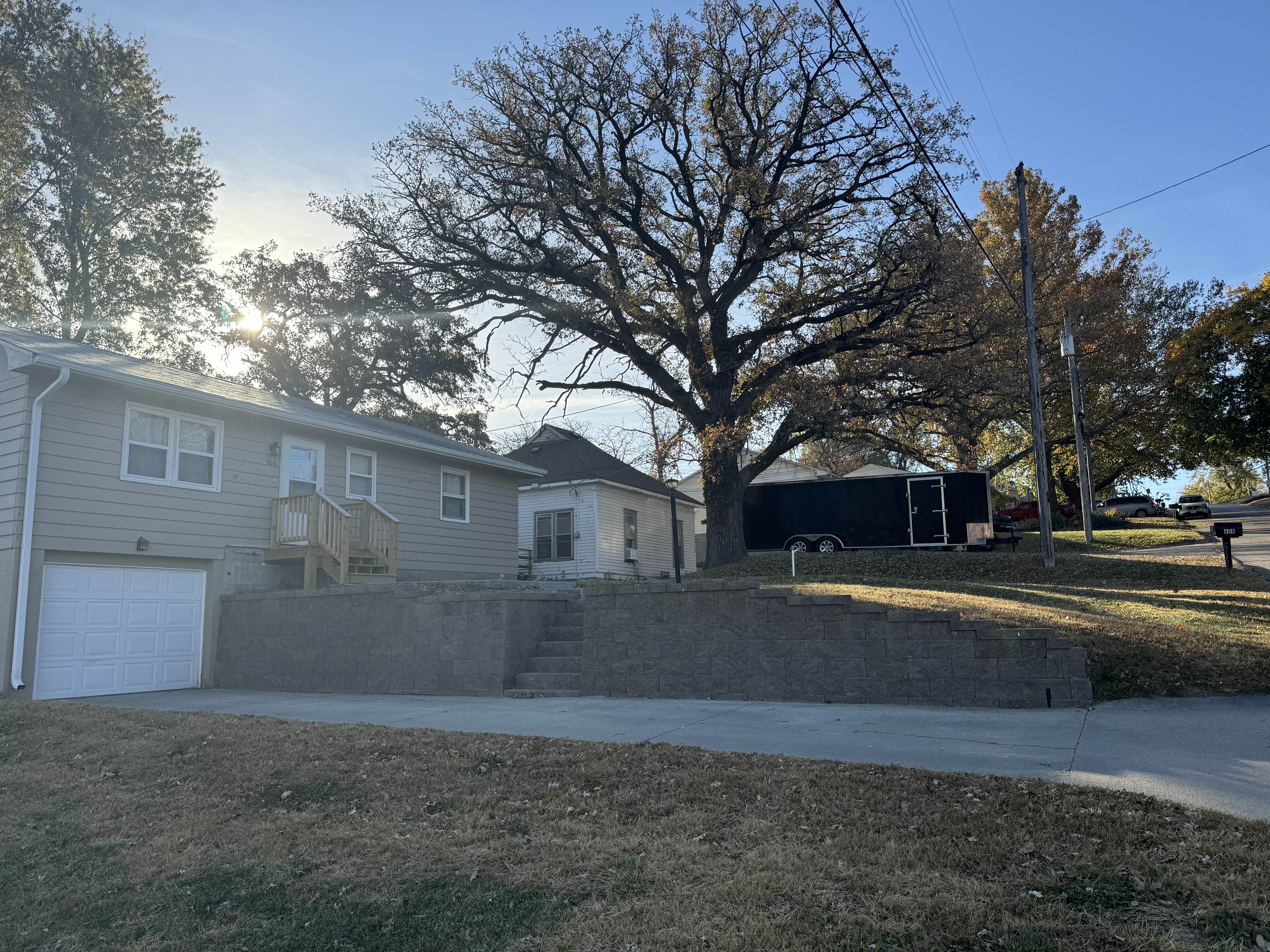 Block Retaining Wall with Tiered Yard – Residential Project