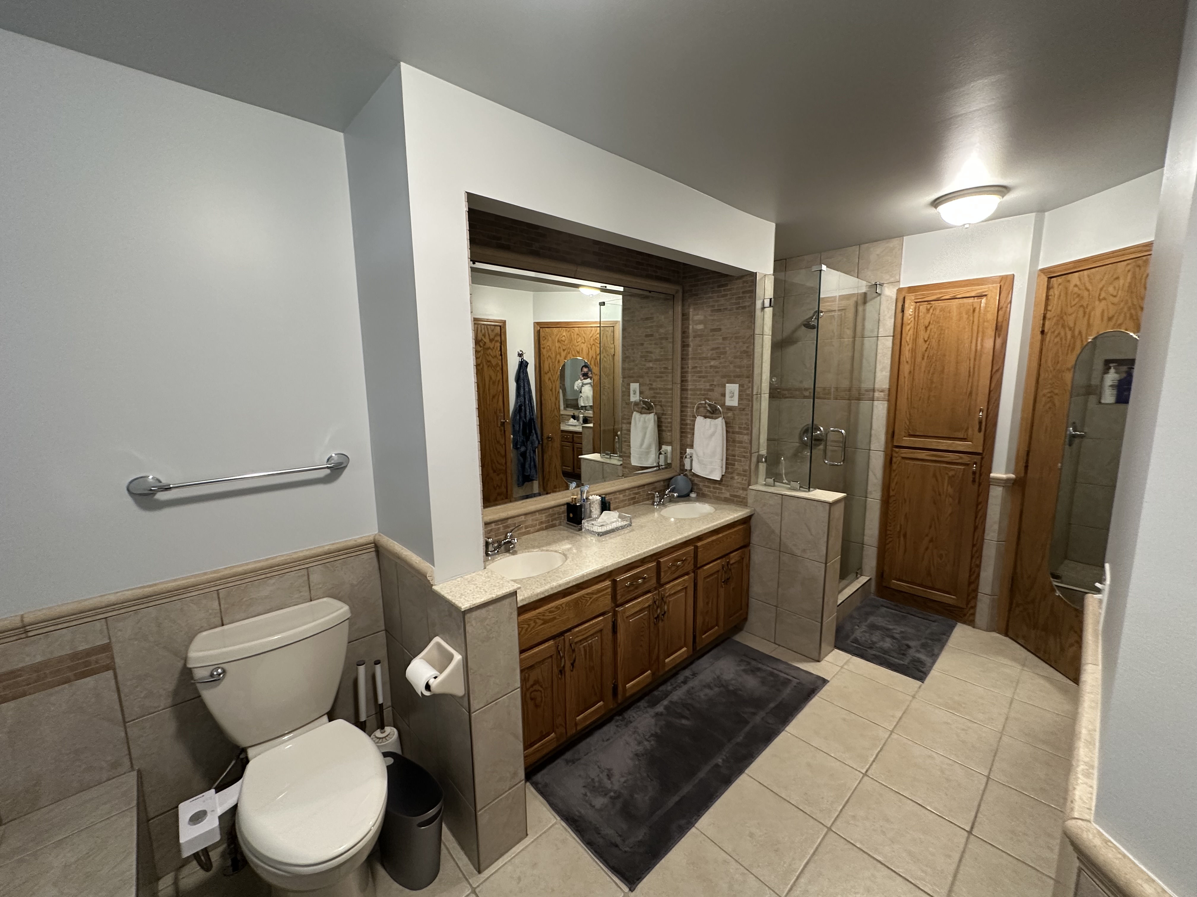 Master Bathroom Interior Paint & Cabinet Refinishing
