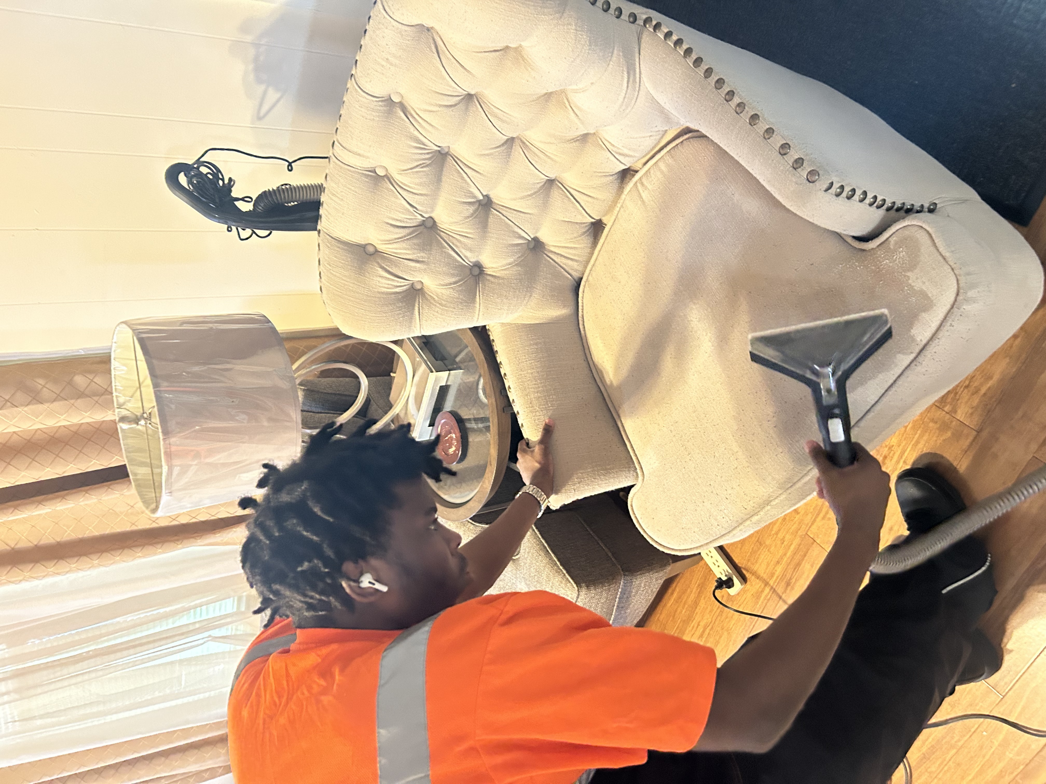 Professional Upholstery Cleaning – Tufted Armchair Steam Extraction